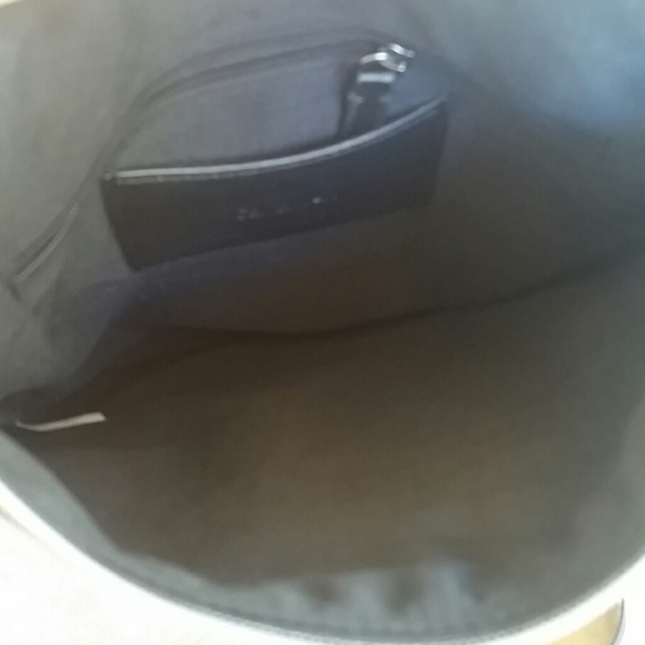 New without tags Calves Klein cross body purse - Picture 3 of 7